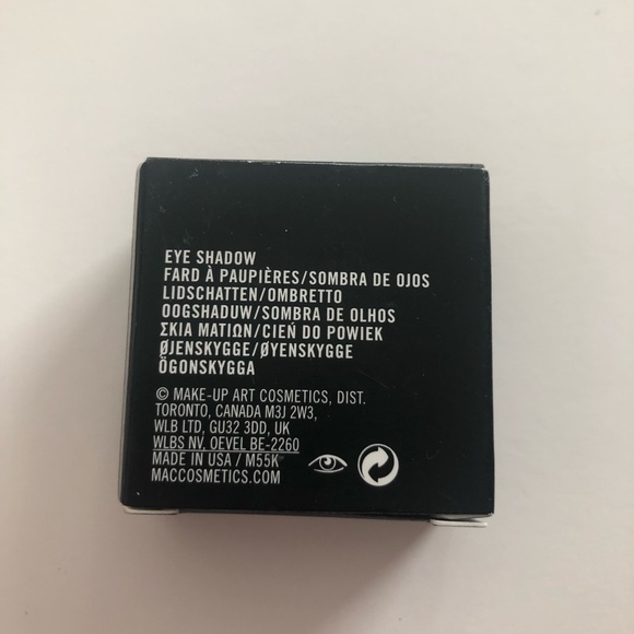 MAC Veluxe Pearl Eyeshadow - Expensive Pink - Picture 3 of 3